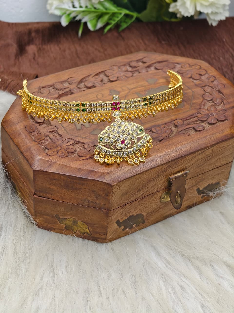 Traditional Impone Stone Necklace for Women – Gold Look
