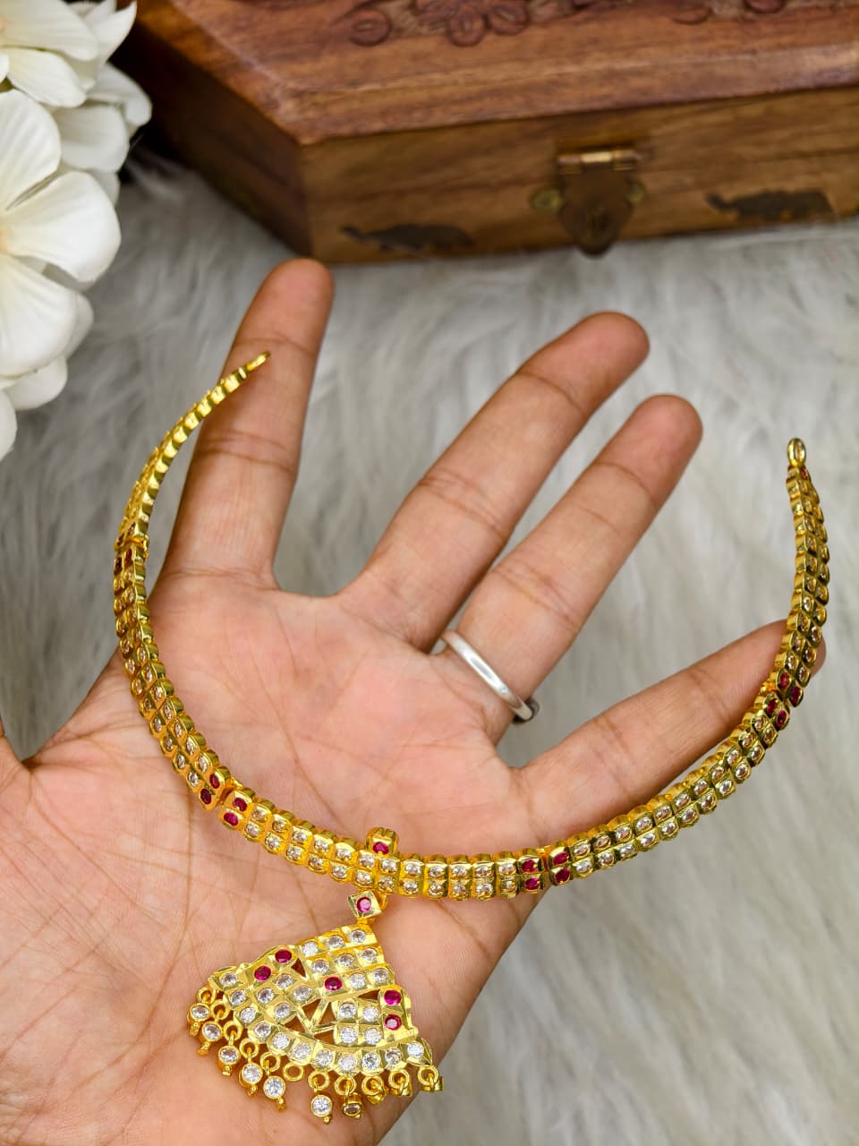 Traditional Impone Stone Necklace for Women – Gold Look