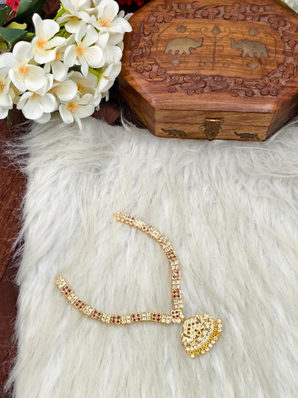 Traditional Impone Stone Necklace for Women – Gold Look