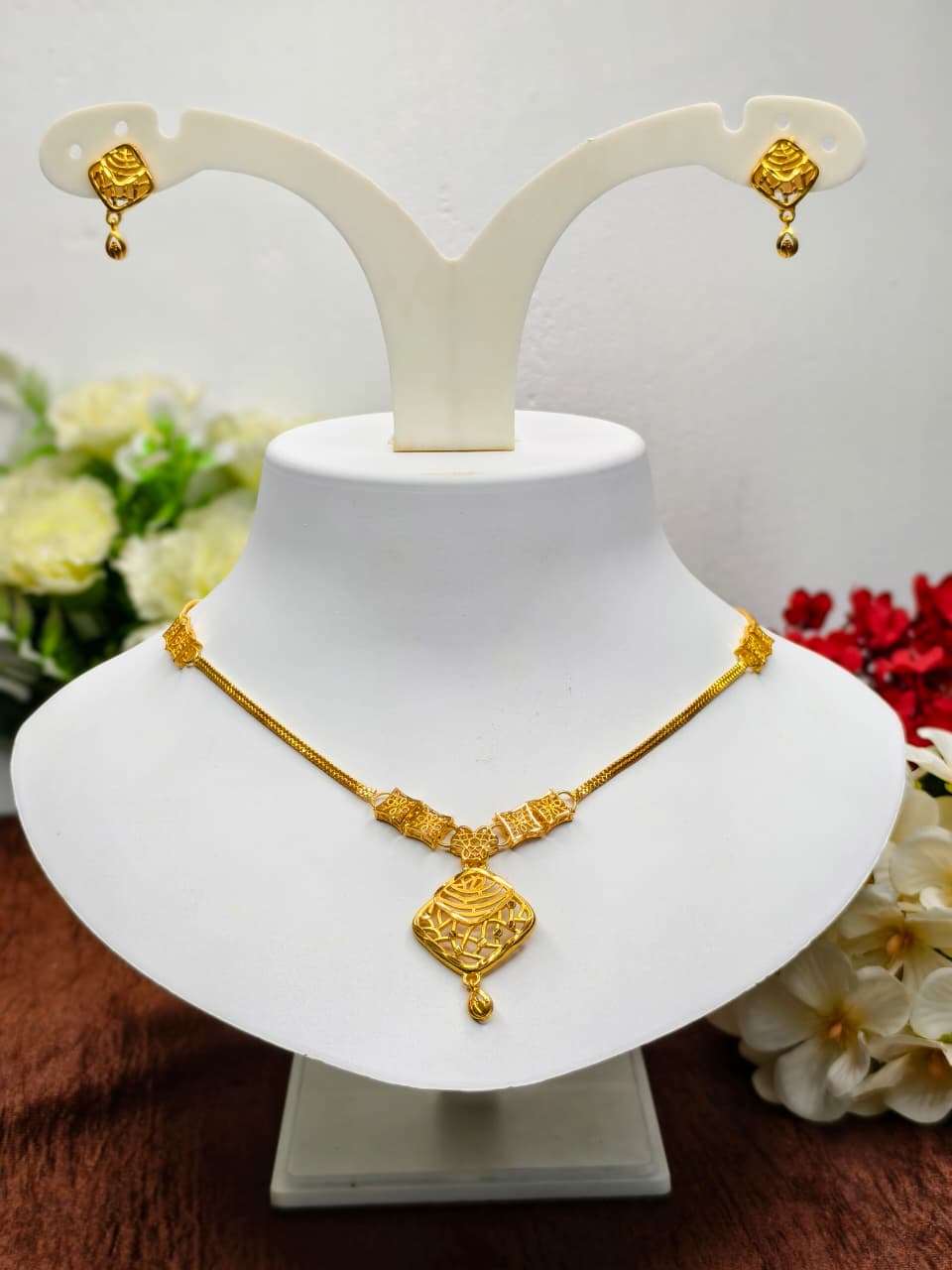 Trending Mini Gold Necklace Set with Earrings – Premium Gold Look Finish