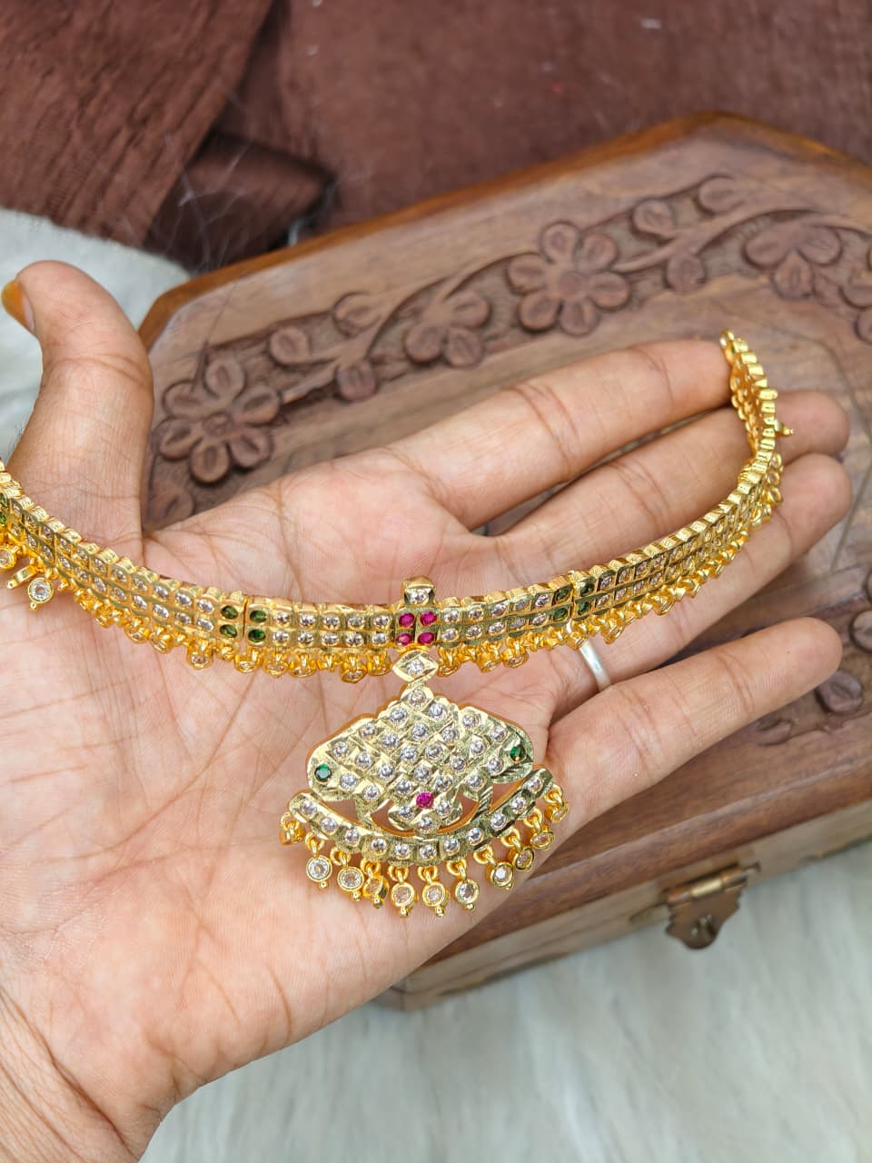 Traditional Impone Stone Necklace for Women – Gold Look